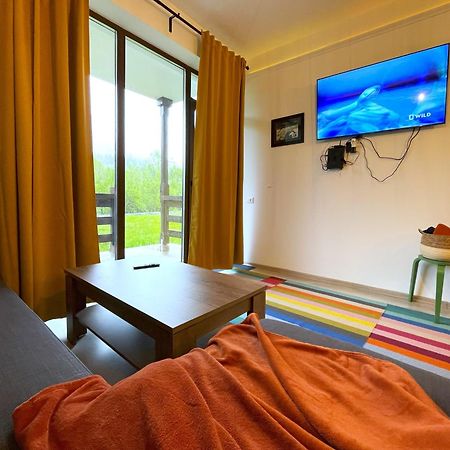 בוסטאני Cozy Riverfront Apartments With Garden And Mountain View מראה חיצוני תמונה