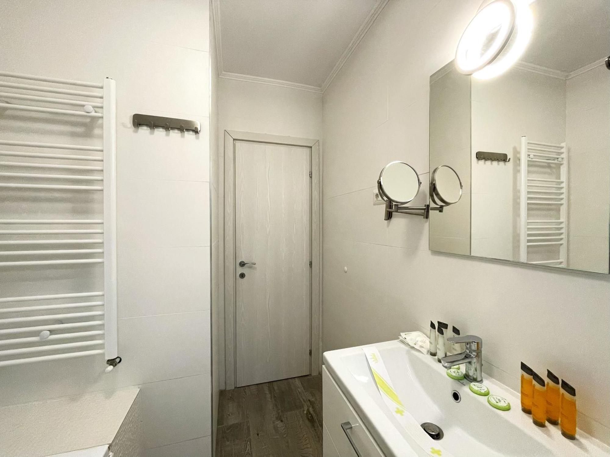בוסטאני Cozy Riverfront Apartments With Garden And Mountain View מראה חיצוני תמונה