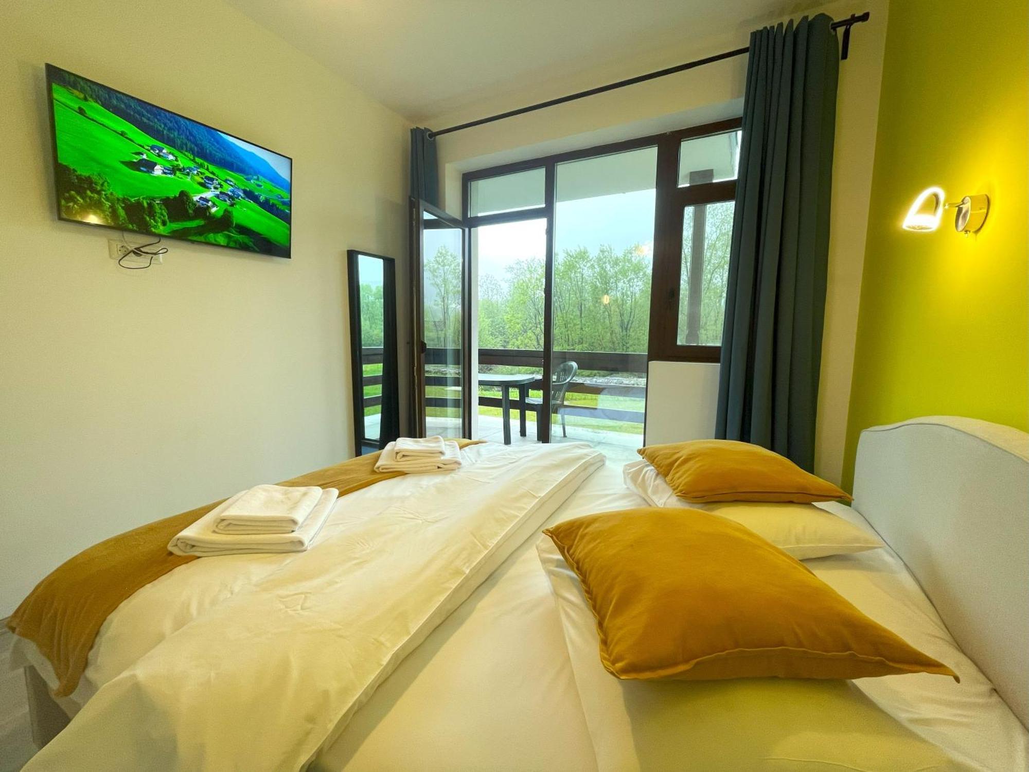 בוסטאני Cozy Riverfront Apartments With Garden And Mountain View מראה חיצוני תמונה