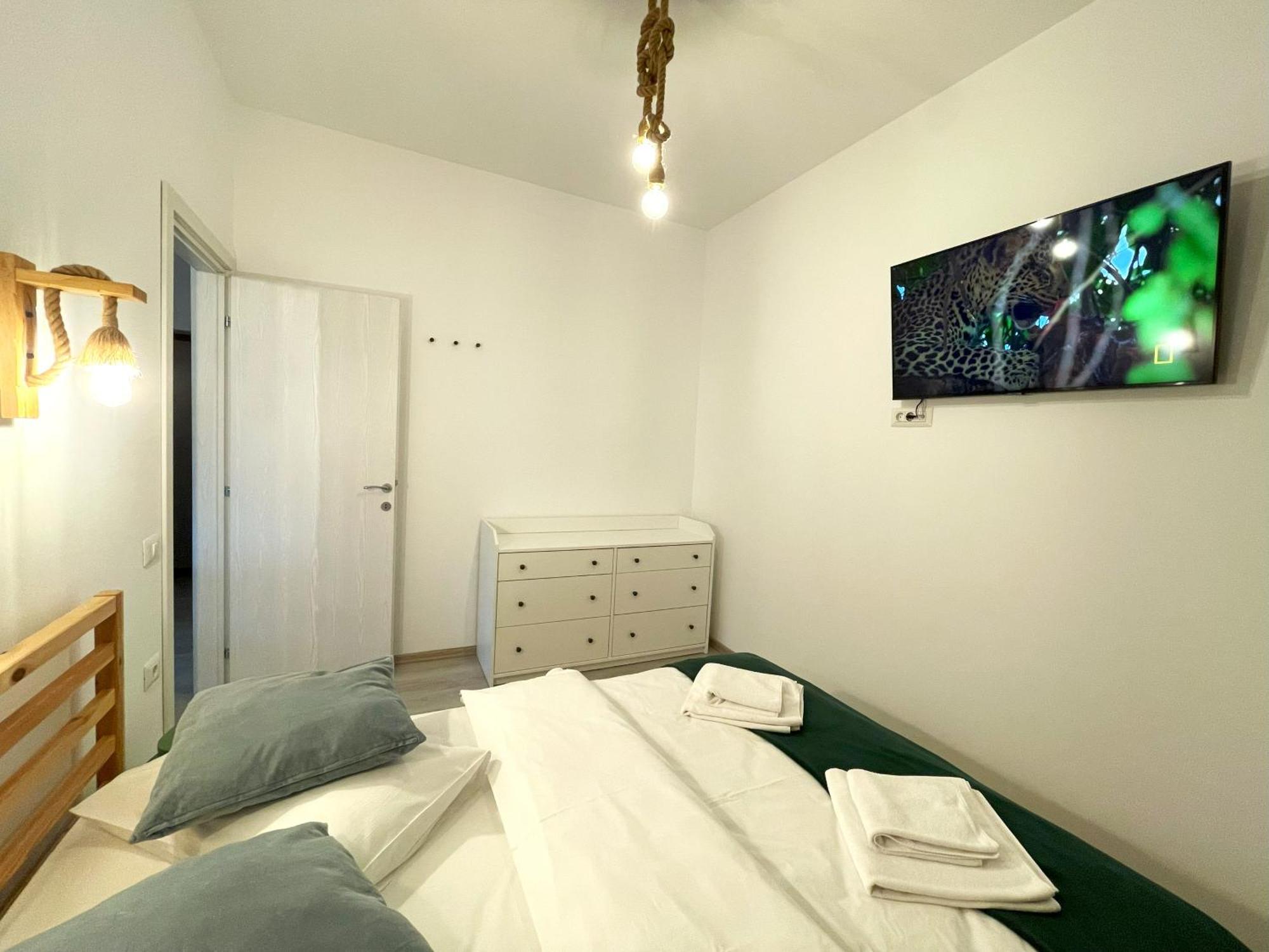 בוסטאני Cozy Riverfront Apartments With Garden And Mountain View מראה חיצוני תמונה