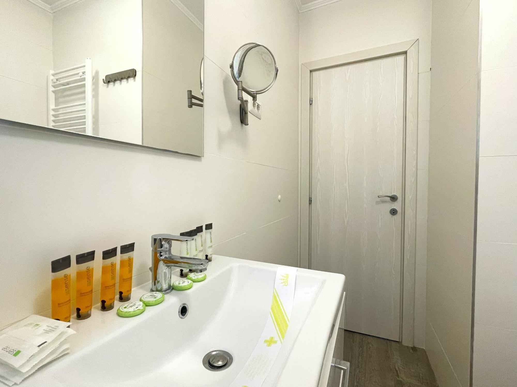 בוסטאני Cozy Riverfront Apartments With Garden And Mountain View מראה חיצוני תמונה
