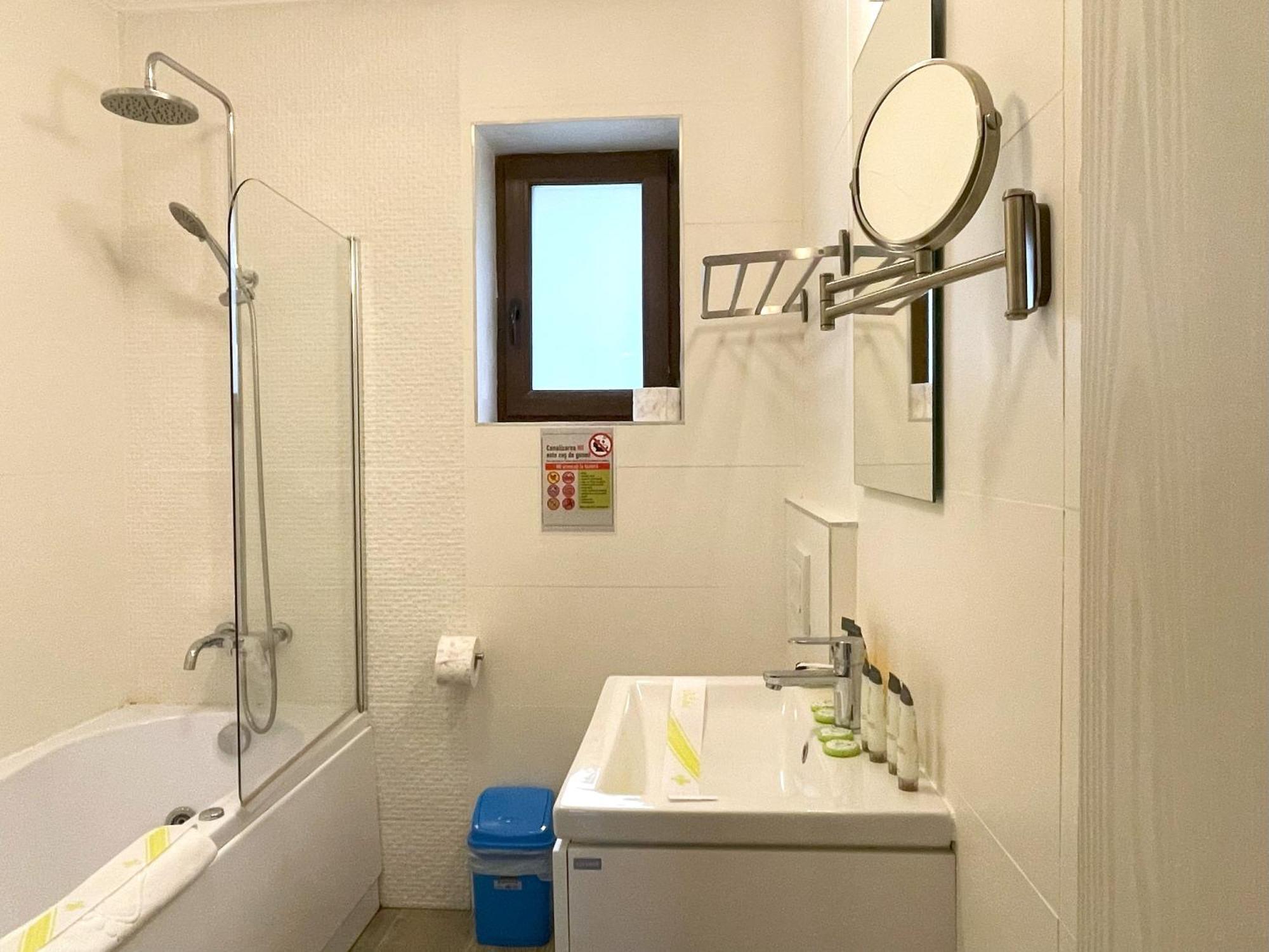 בוסטאני Cozy Riverfront Apartments With Garden And Mountain View מראה חיצוני תמונה