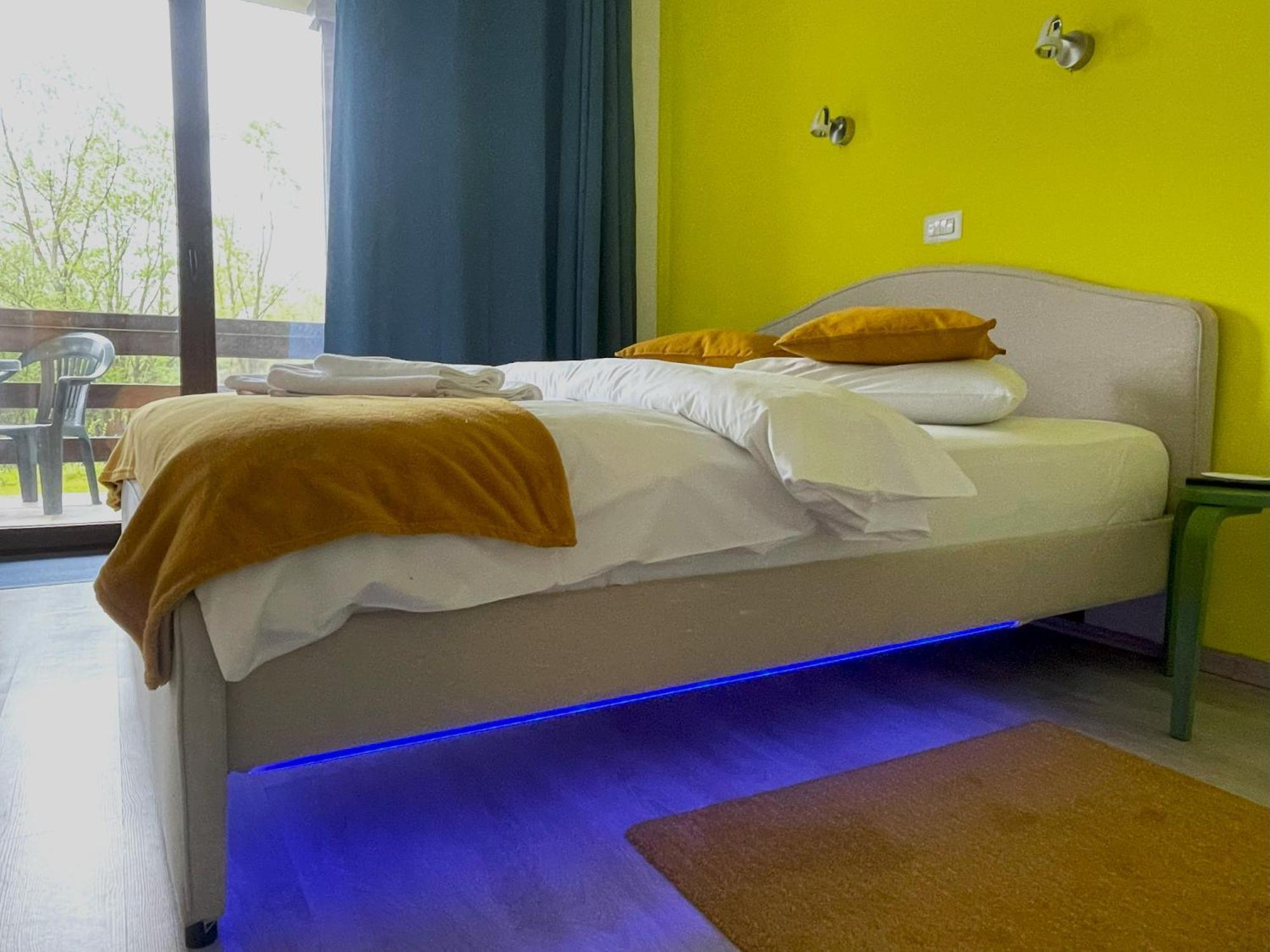 בוסטאני Cozy Riverfront Apartments With Garden And Mountain View מראה חיצוני תמונה