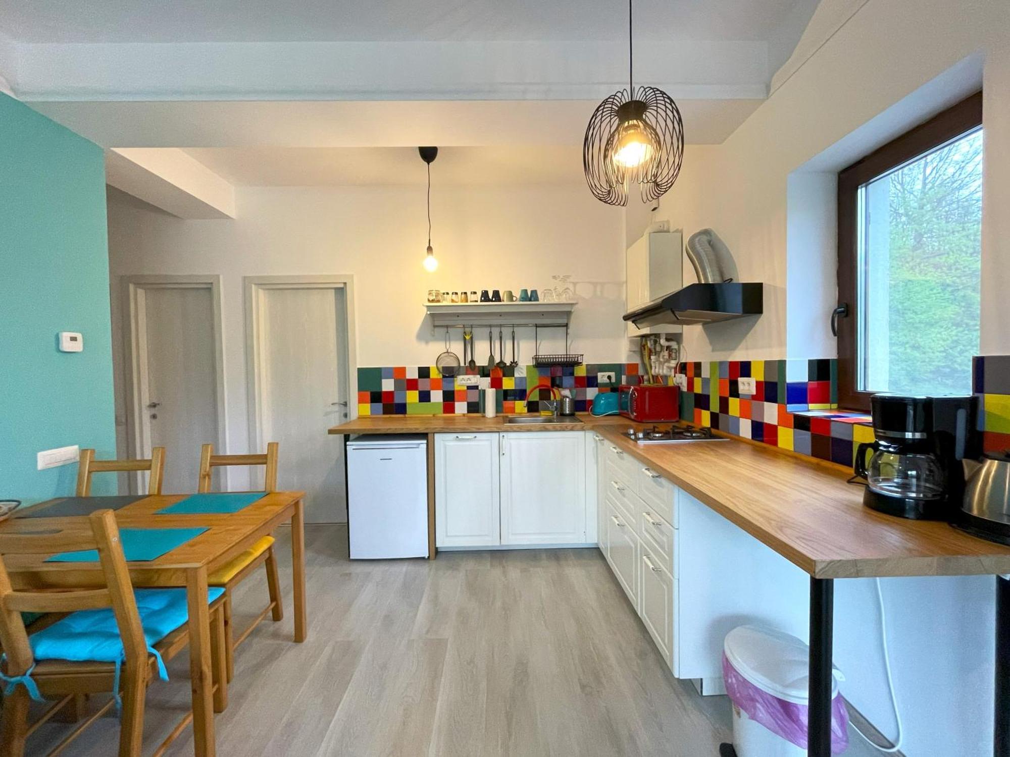 בוסטאני Cozy Riverfront Apartments With Garden And Mountain View מראה חיצוני תמונה